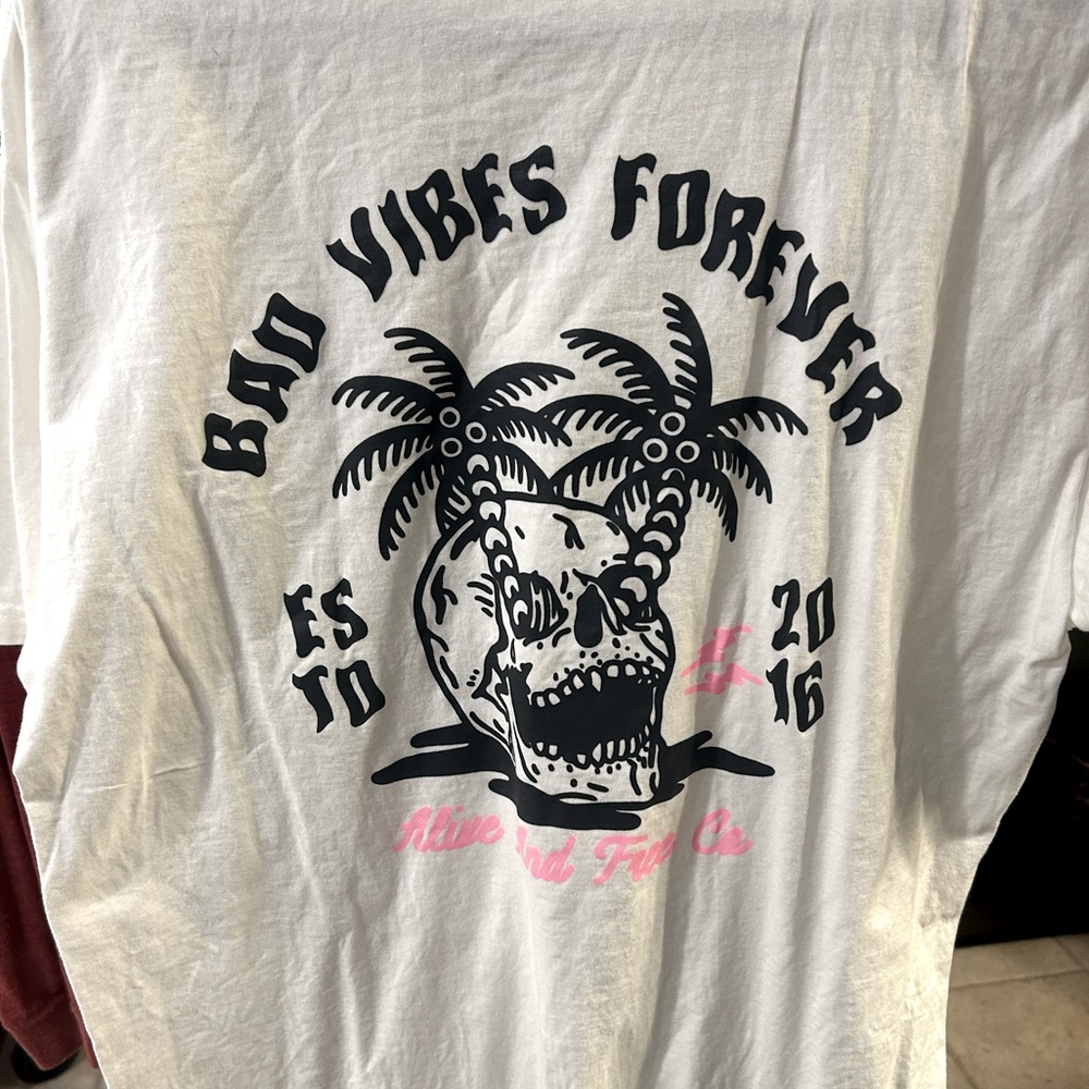 Men’s Alive & Free Co. tee | size L